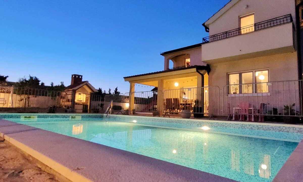 Zaton Villa | 4-sterne-plus Familien-villa mit Beheiztem Pool