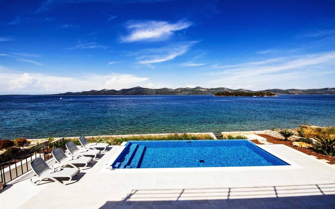Iz Villa | 400 m² Villa ∙ 4 bedrooms ∙ 8 guests
