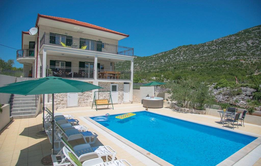 Rastovac House | 5 bedroom accommodation in Zagvozd