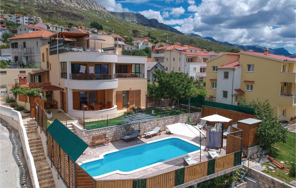 Mravince House | 5 bedroom accommodation in Kucine