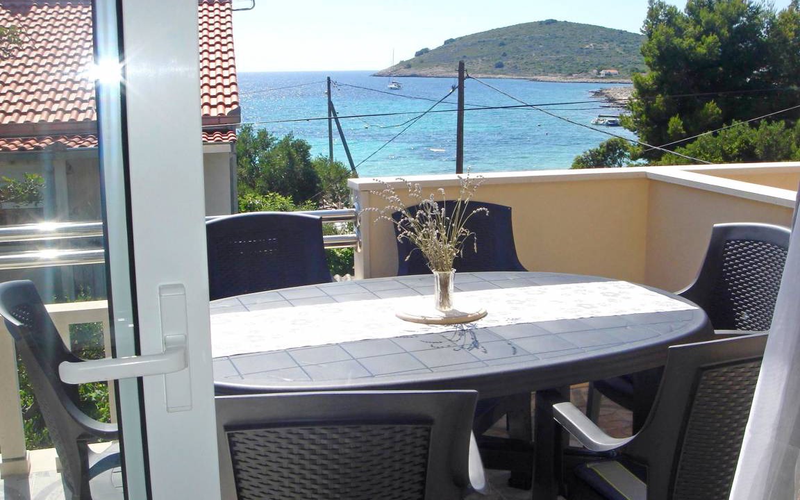 Drvenik Mali Apartment | 55 m² Apartment ∙ 2 bedrooms ∙ 6 guests