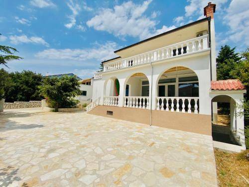 Mandre House | 587 m² House ∙ 5 bedrooms ∙ 11 guests