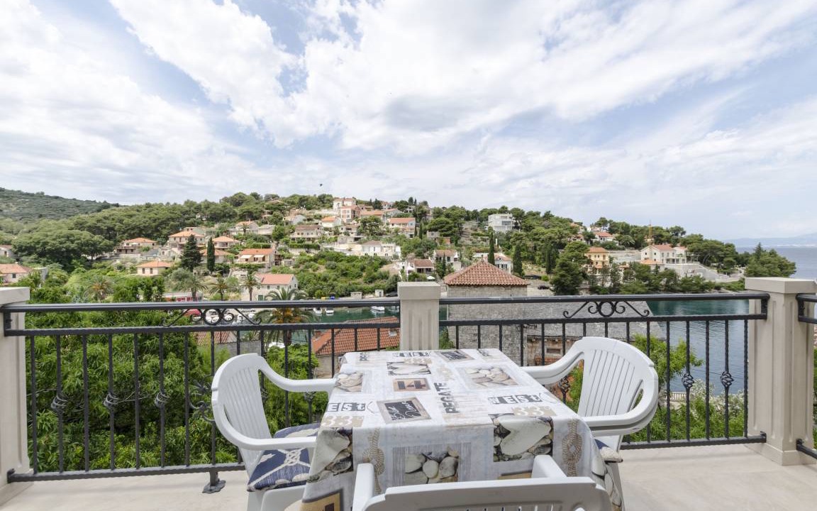 Splitska Apartment | 70 m² Apartment ∙ 2 bedrooms ∙ 5 guests