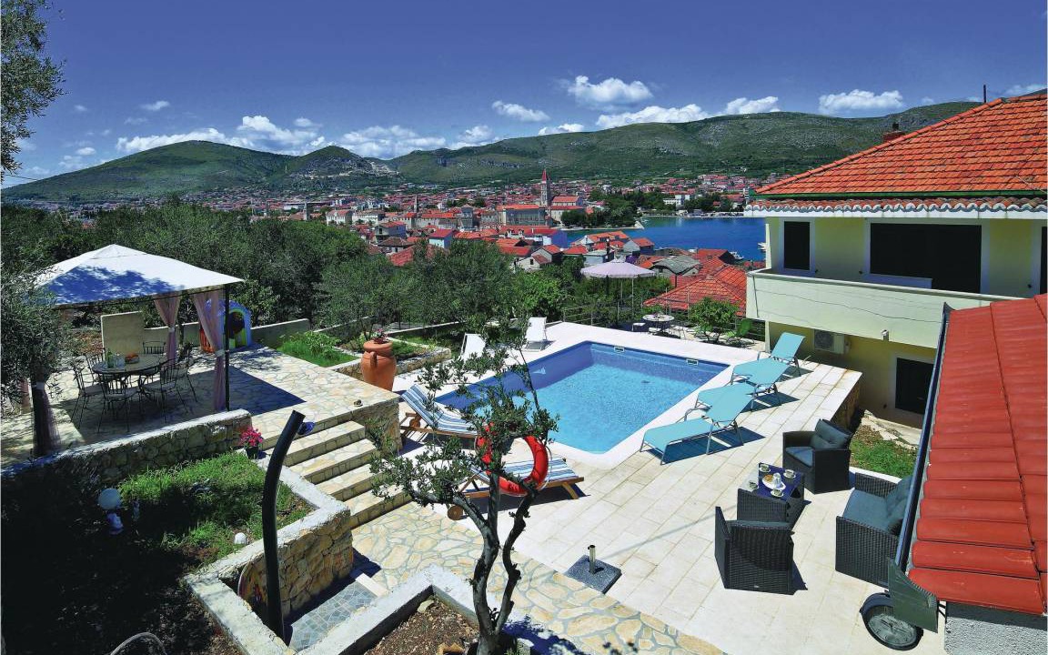Trogir Apartment | 76 m² Apartment ∙ 3 bedrooms ∙ 5 guests
