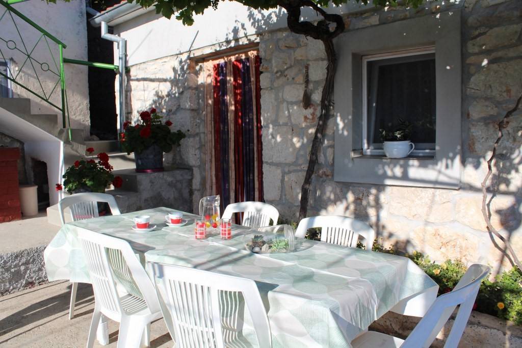 Primosten Burnji Apartment | 80 m² Apartment ∙ 3 bedrooms ∙ 10 guests