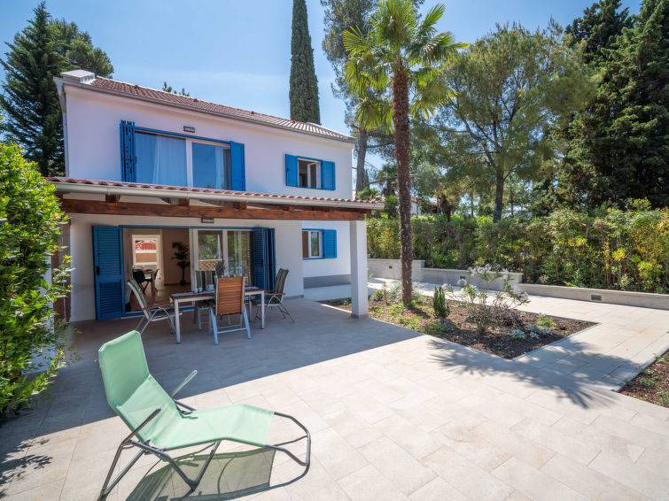 Njivice House | 85 m² House ∙ 2 bedrooms ∙ 4 guests