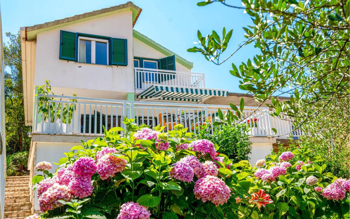 Hodilje House | 91 m² House ∙ 3 bedrooms ∙ 6 guests
