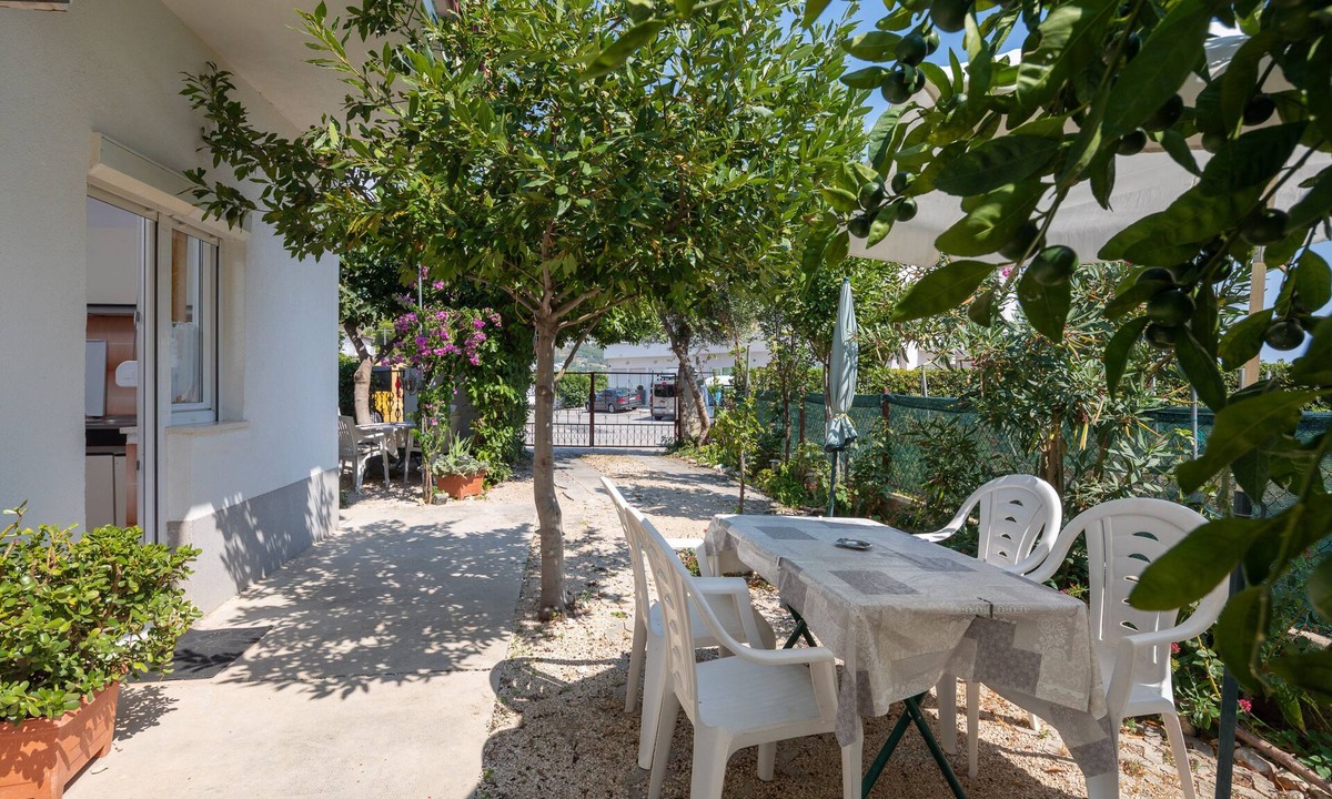 Stobrec Apartment | A 1 - apt near beach with patio, parking and grill