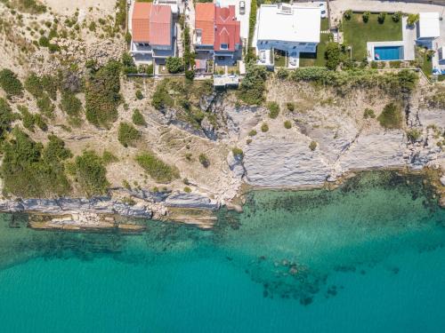 Bosana Apartment | A White Cliffside Studio