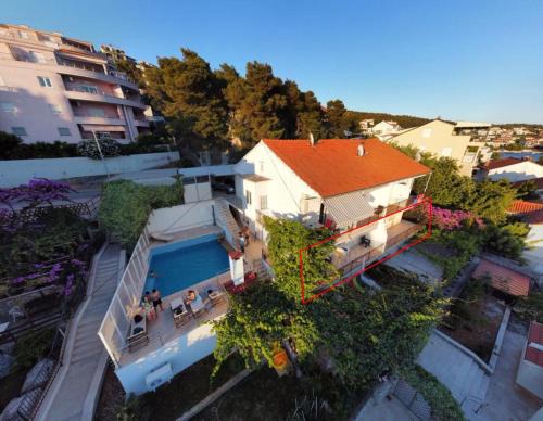 Trogir Apartment | A3-90m2 apt w shared pool & balcony next to beach