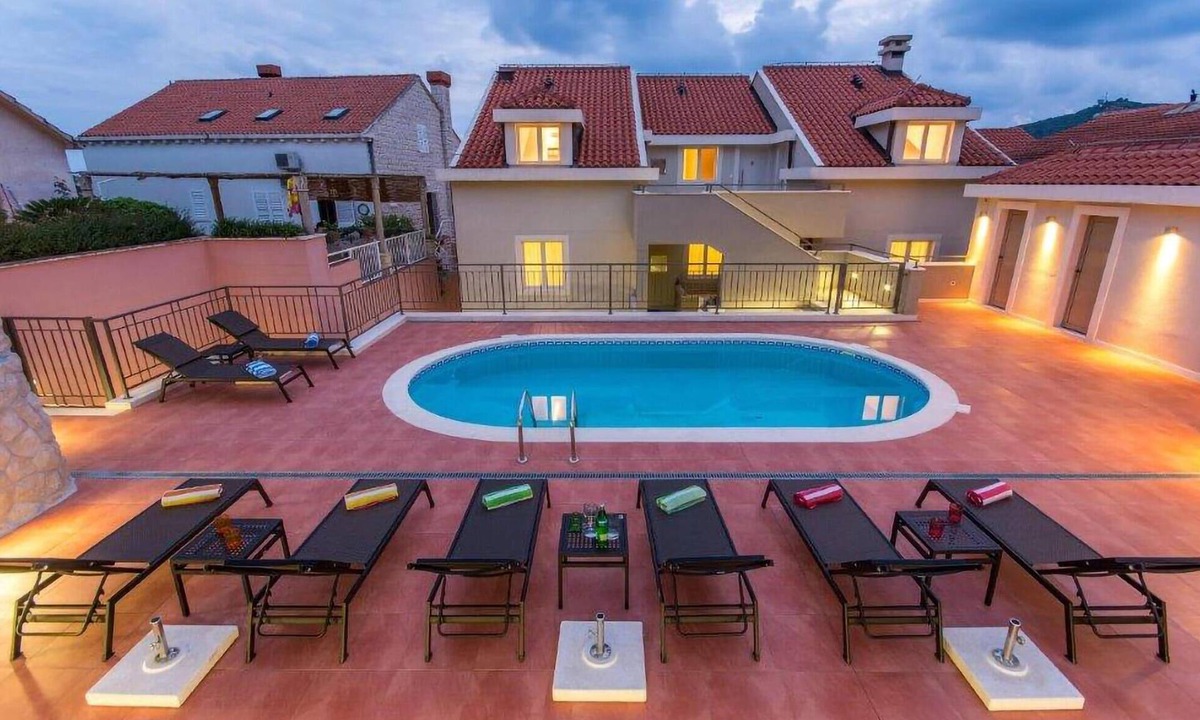 Molunat Apartment | Amazing apartment in Molunat with house sea view