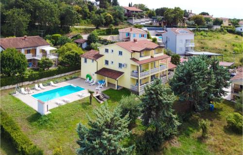 Mugeba Apartment | Amazing Apartment In Porec With Wifi
