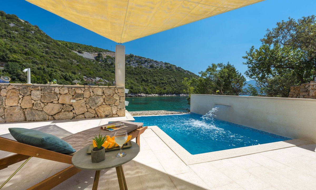 Podimoc House | Amazing Family SeaFront House with Private Pool and Beach