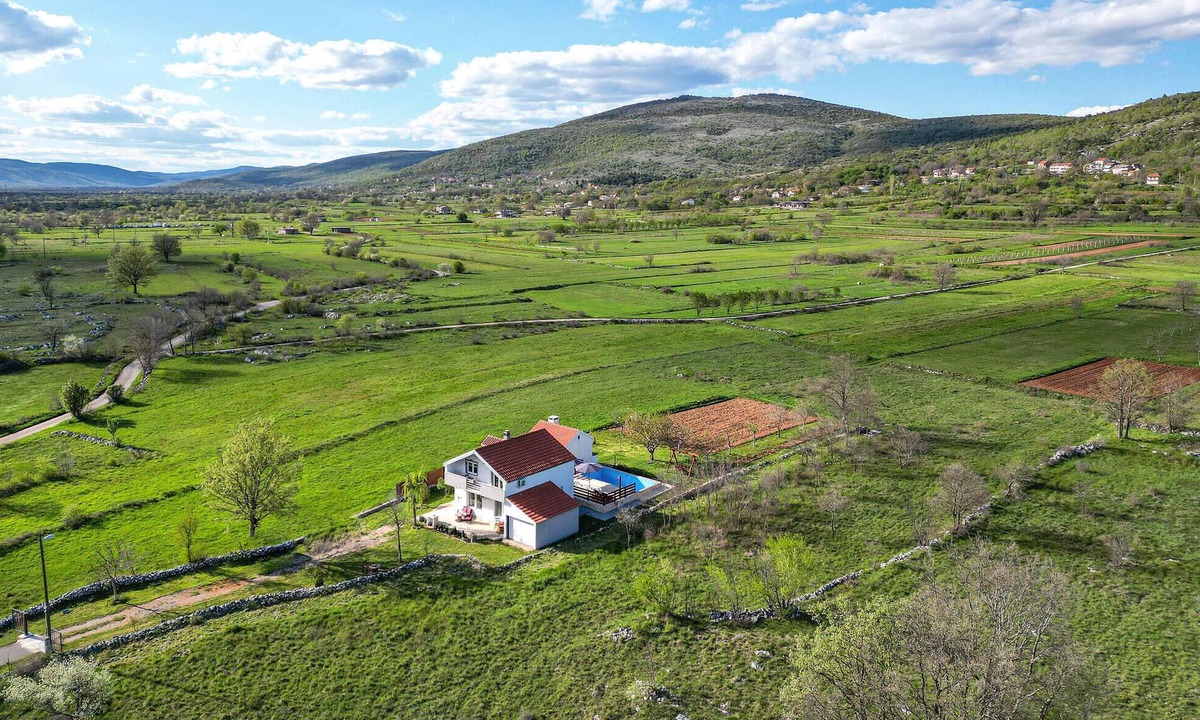 Trilj House | Amazing home in Bisko with WiFi