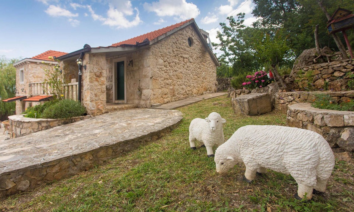 Dicmo House | Amazing home in Dicmo