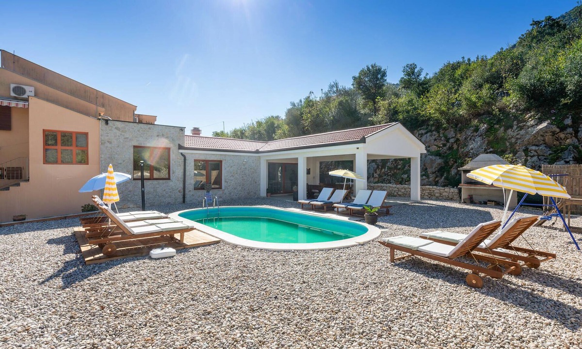 Momici House | Amazing home in Kula Norinska with WiFi