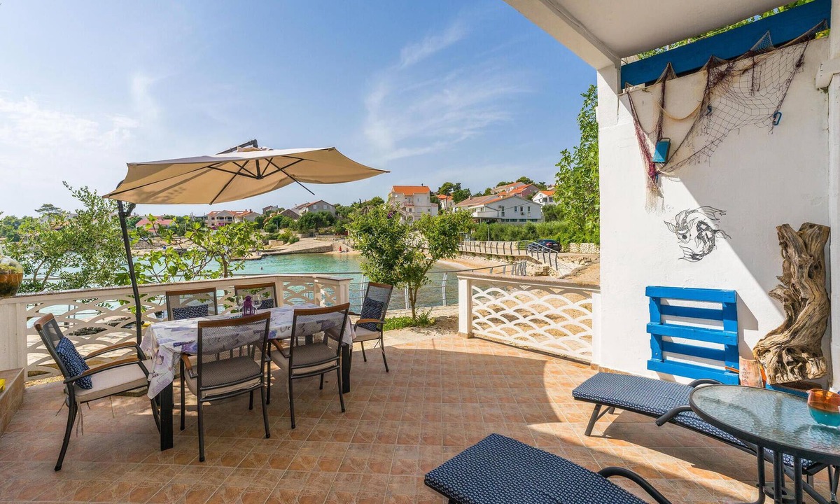 Jakisnica House | Amazing home in Lun with WiFi