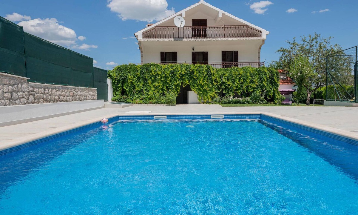 Runovici House | Amazing home in Runovic