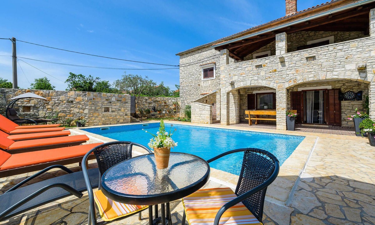 Cabrunici House | Amazing home in Svetvincenat with WiFi