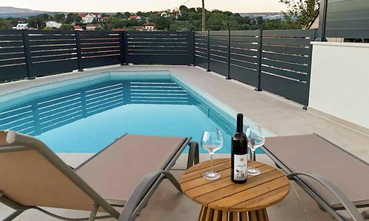 Zmijavci House | Amazing home in Zmijavci
