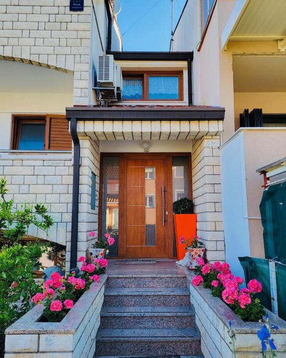 Murine House | Ani Apartments