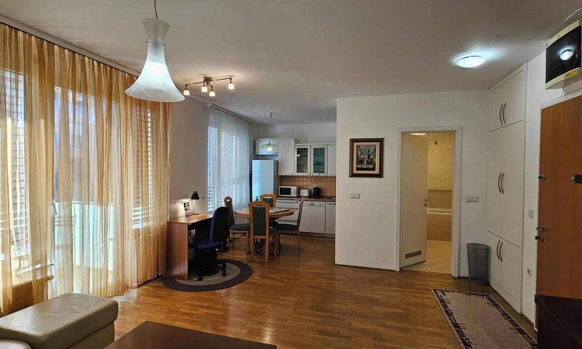 Ljubljana City Centre Apartment | Anita Tour As/Central 1BR App, free garage, AC, Wi-Fi, 7min walk from old town
