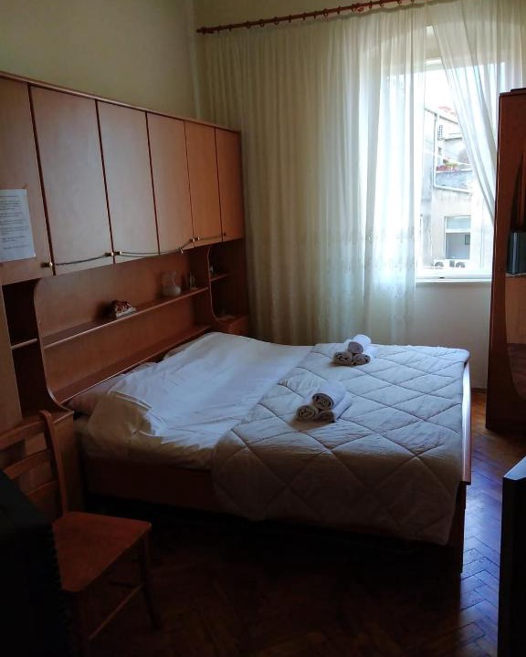 Split Apartment | Antonio