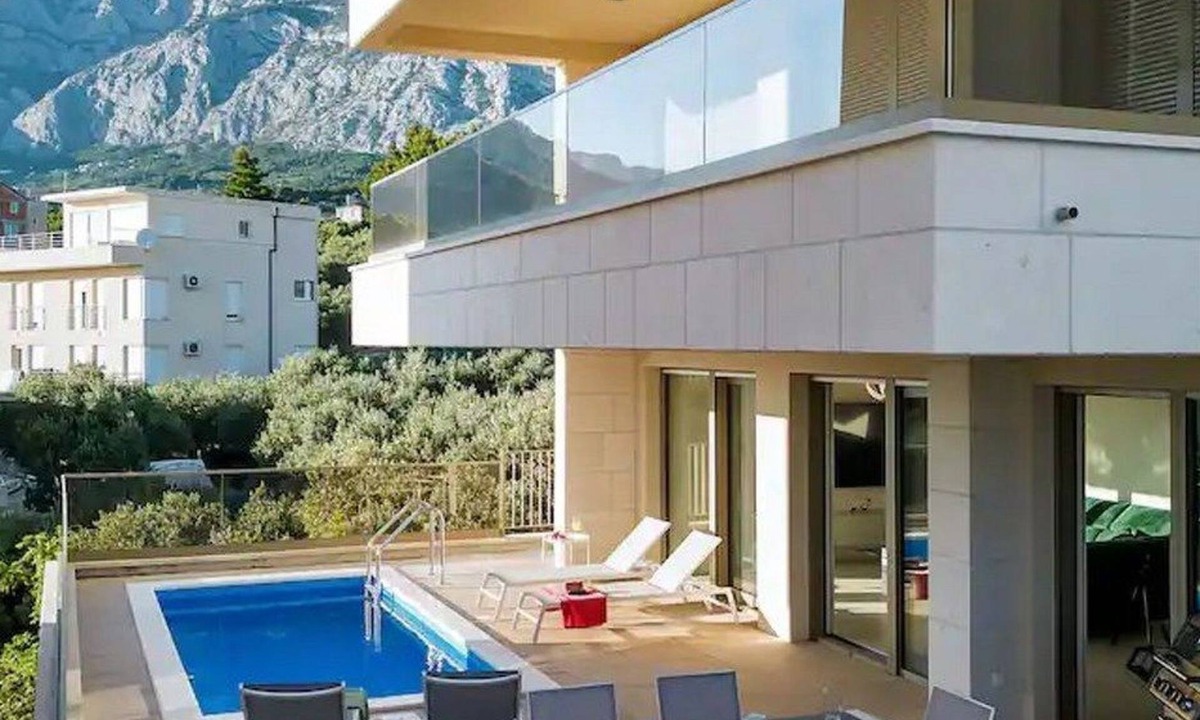 Tucepi Apartment | Apartman DeLux with private pool by Interhome