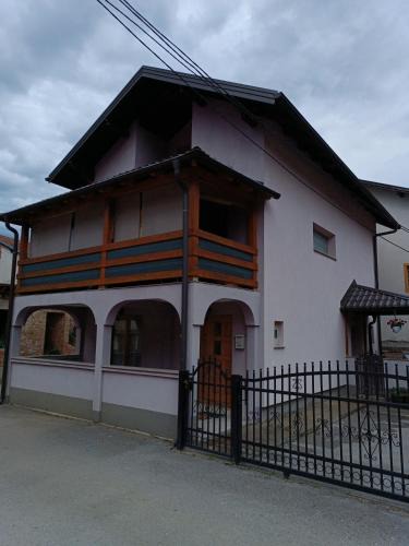 Kulen Vakuf Apartment | Apartman EMA