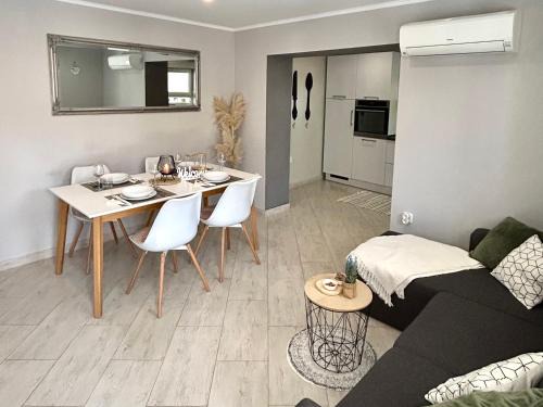 Gustirna Apartment | Apartman Petra