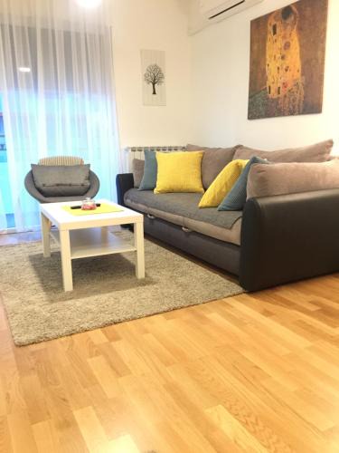 Novi Zagreb Apartment | Apartment Šola, GARAGE