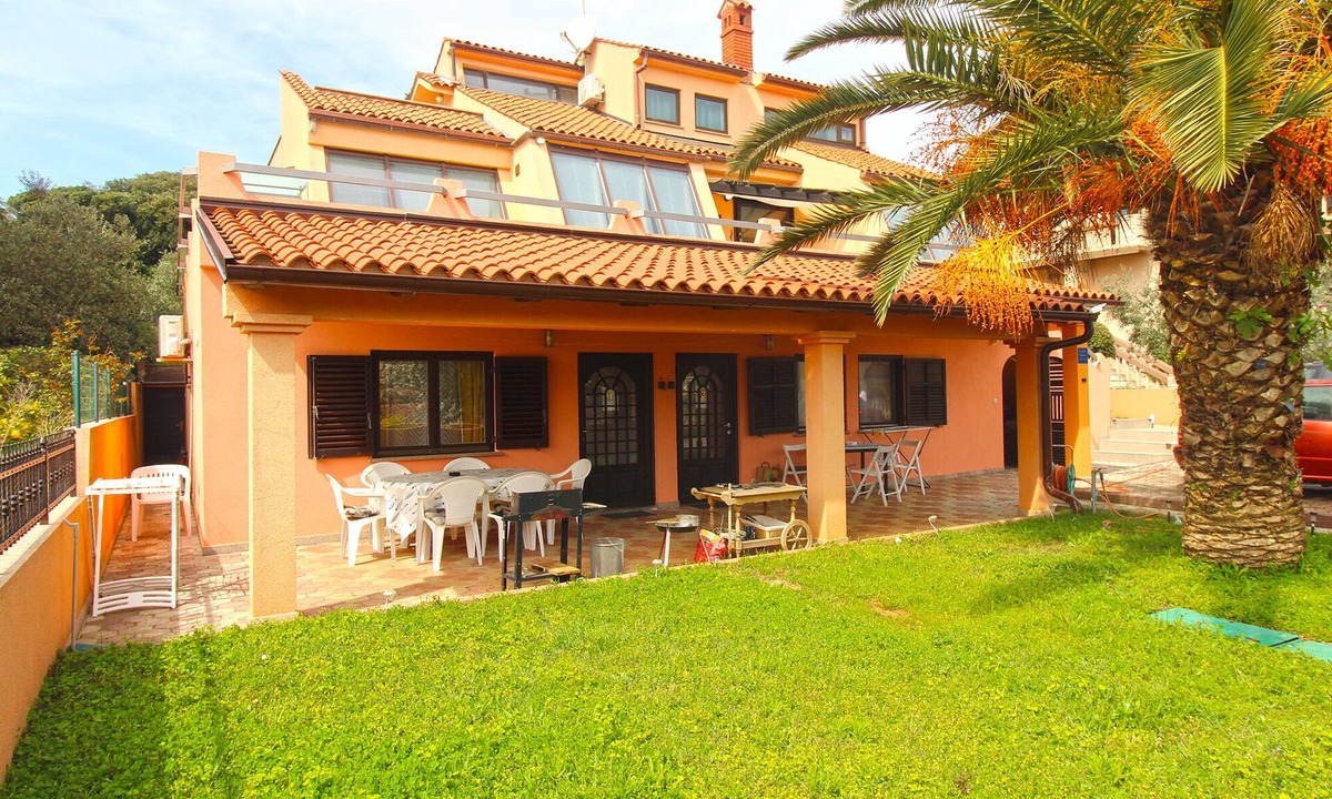 Pjescana Uvala Apartment | Apartment 2319/109100 (Istria - Pjescana Uvala), 100m from the beach