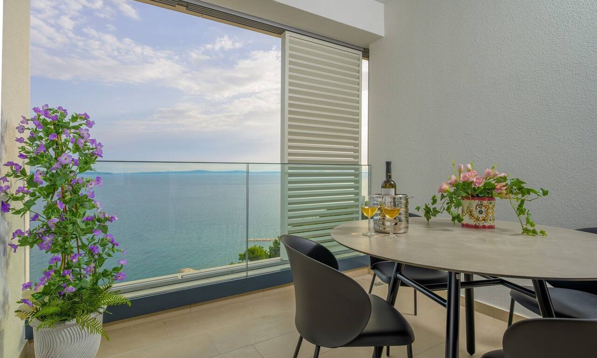 Znjan Apartment | Apartment 'Blue Horizon' with Balcony, Wi-Fi and Air Conditioning