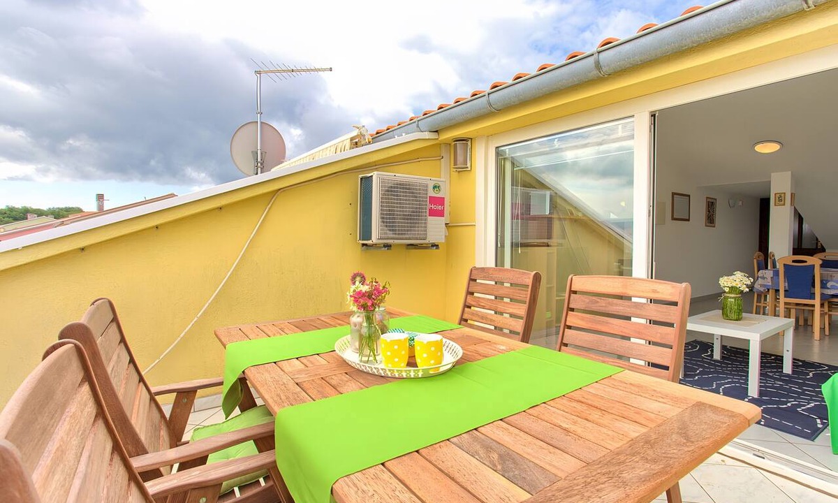 Porat Apartment | Apartment 'Daniela with Sea View' with Sea View, Wi-Fi and Air Conditioning