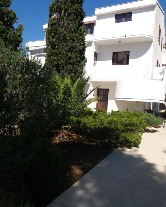 Ist Apartment | Apartment Delfina