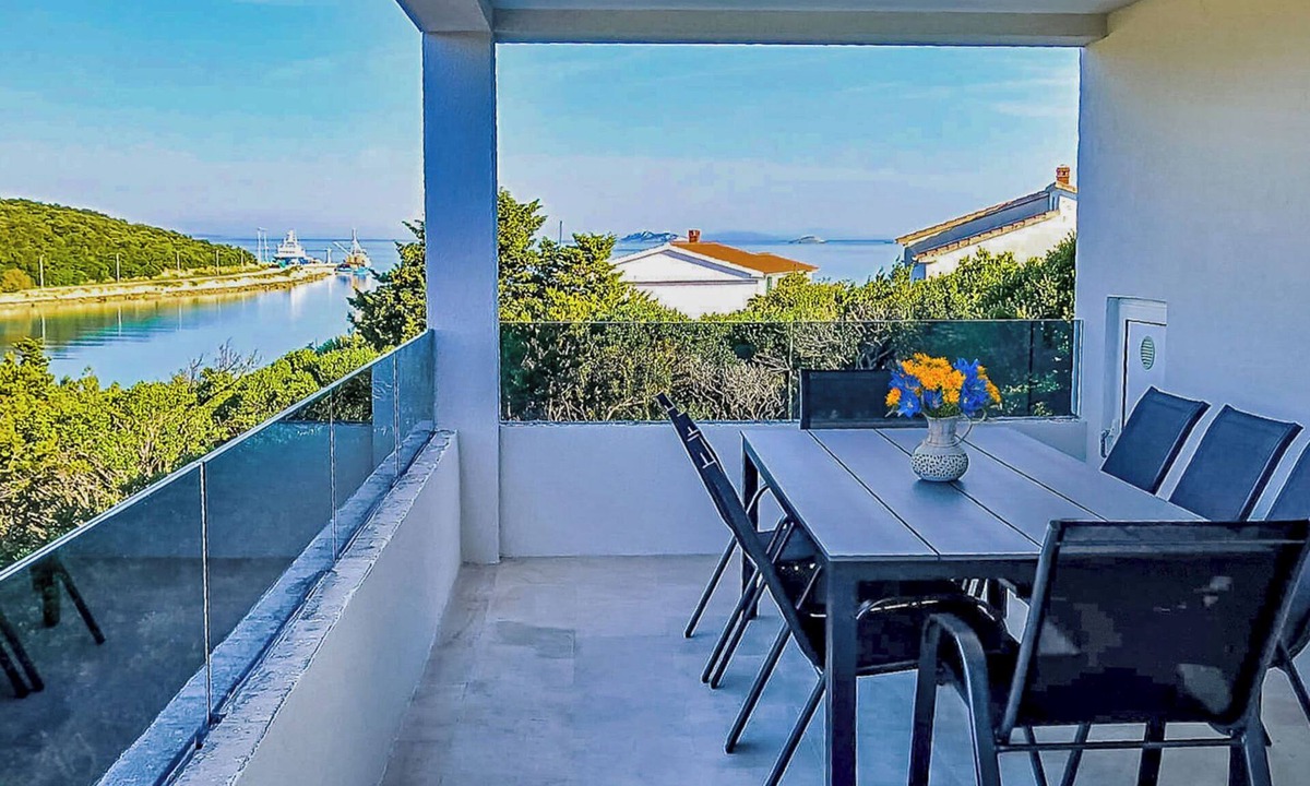 Ist Apartment | Apartment Elvira by Interhome