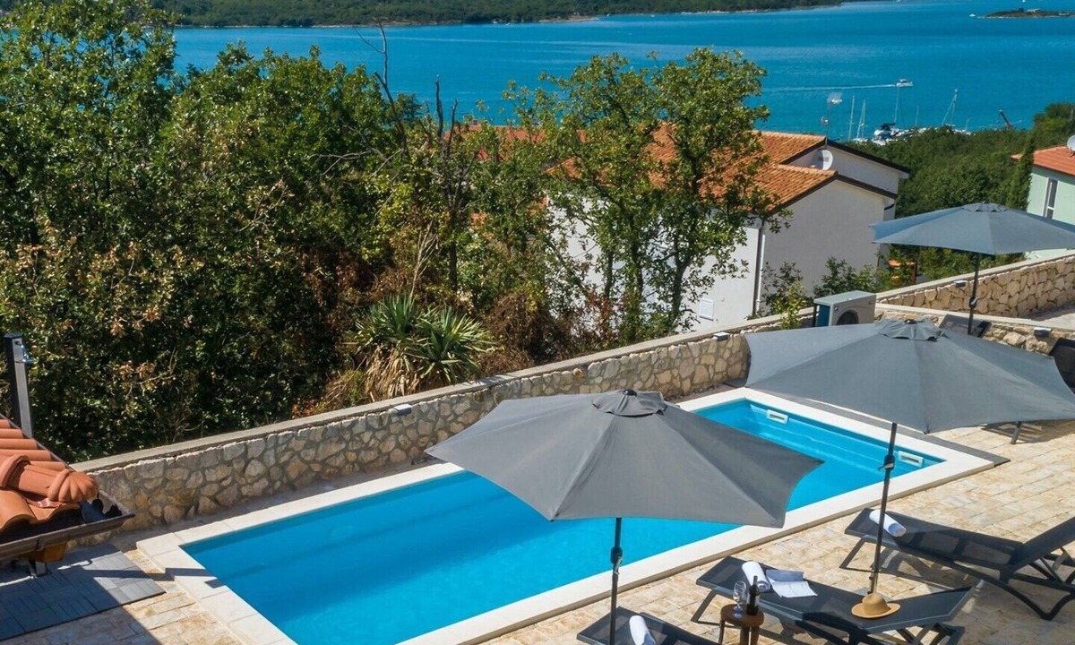 Klimno Apartment | Apartment GIA with heated pool and sea view