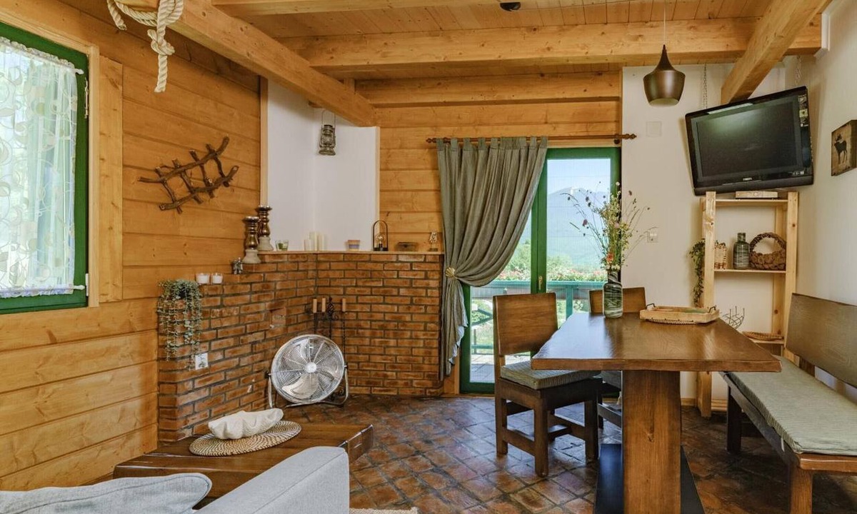 Vranovaca Apartment | Apartment 'Holiday Park Plitvice Paradise II' with Mountain View, Balcony and Wi-Fi