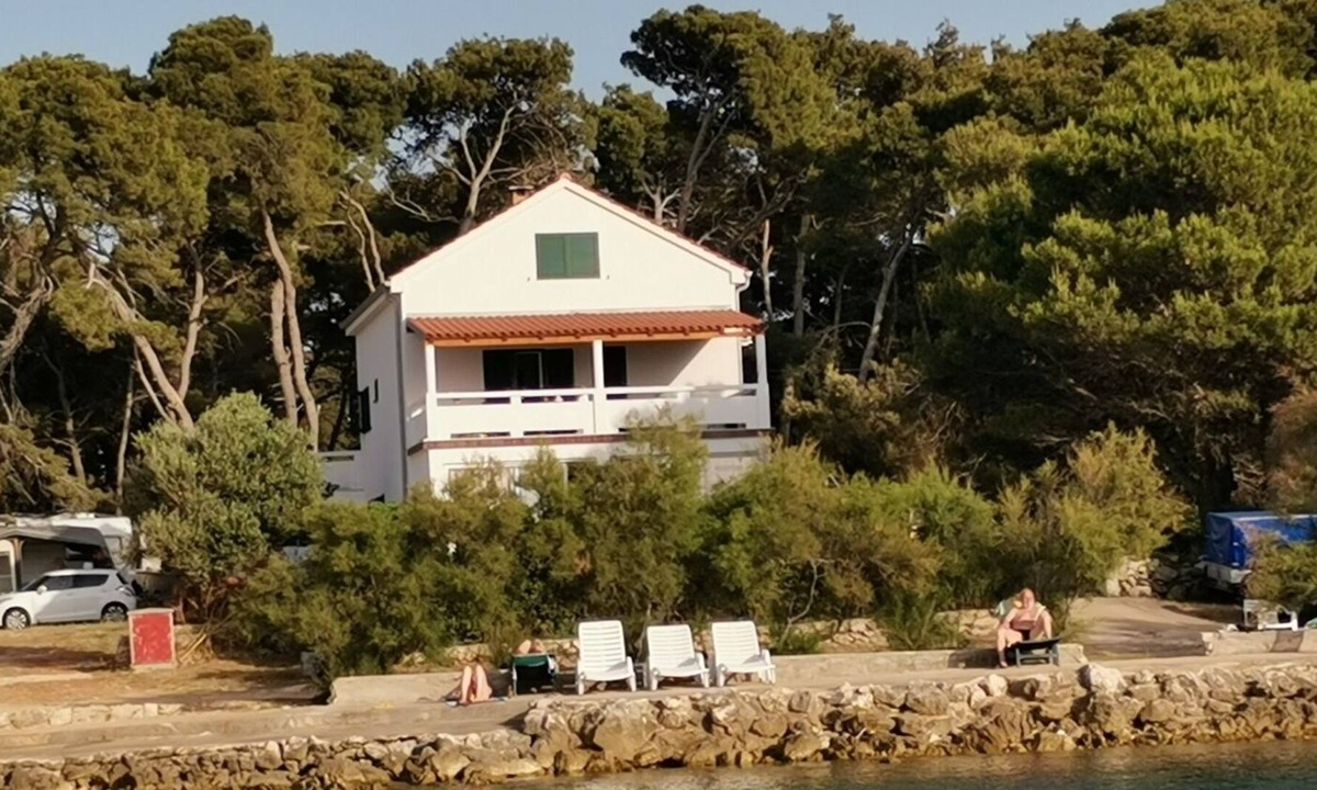 Susica Apartment | Apartment Igi - in the beach camp: - Susica, Island Ugljan, Croatia