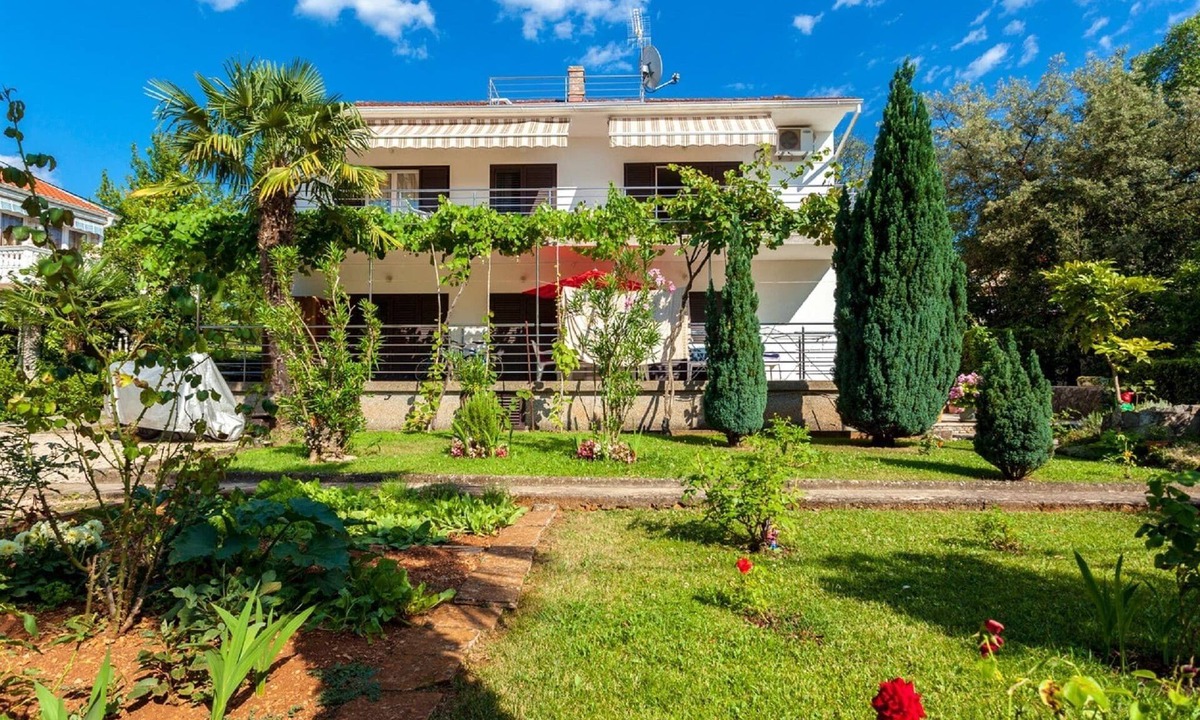 Malinska House | Apartment in Croatia near the Beach