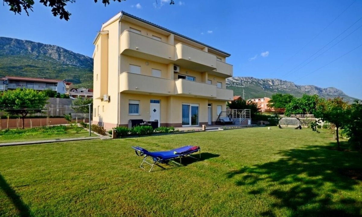 Kastel Sucurac Apartment | Apartment in Kaštel Sućurac with Seaview, Balcony, Air condition, WIFI (570-3)