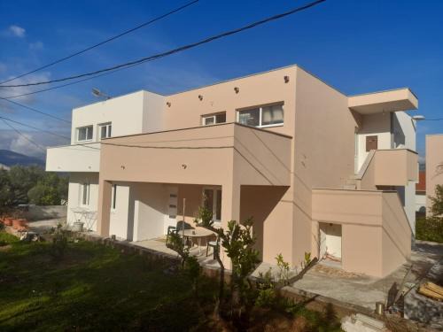 Slatine Apartment | Apartment in Slatine with Terrace, Air conditioning, Wi-Fi (4789-3)