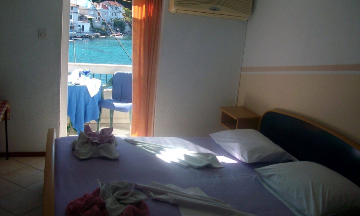 Stomorska Apartment | Apartment Kaleb - next to the seashore: SA4-Klara 31(2) - Stomorska, Island Solta, Croatia