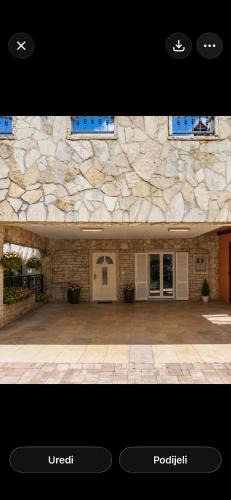 Bibici Apartment | Apartment Karlo, Heated pool, private parking