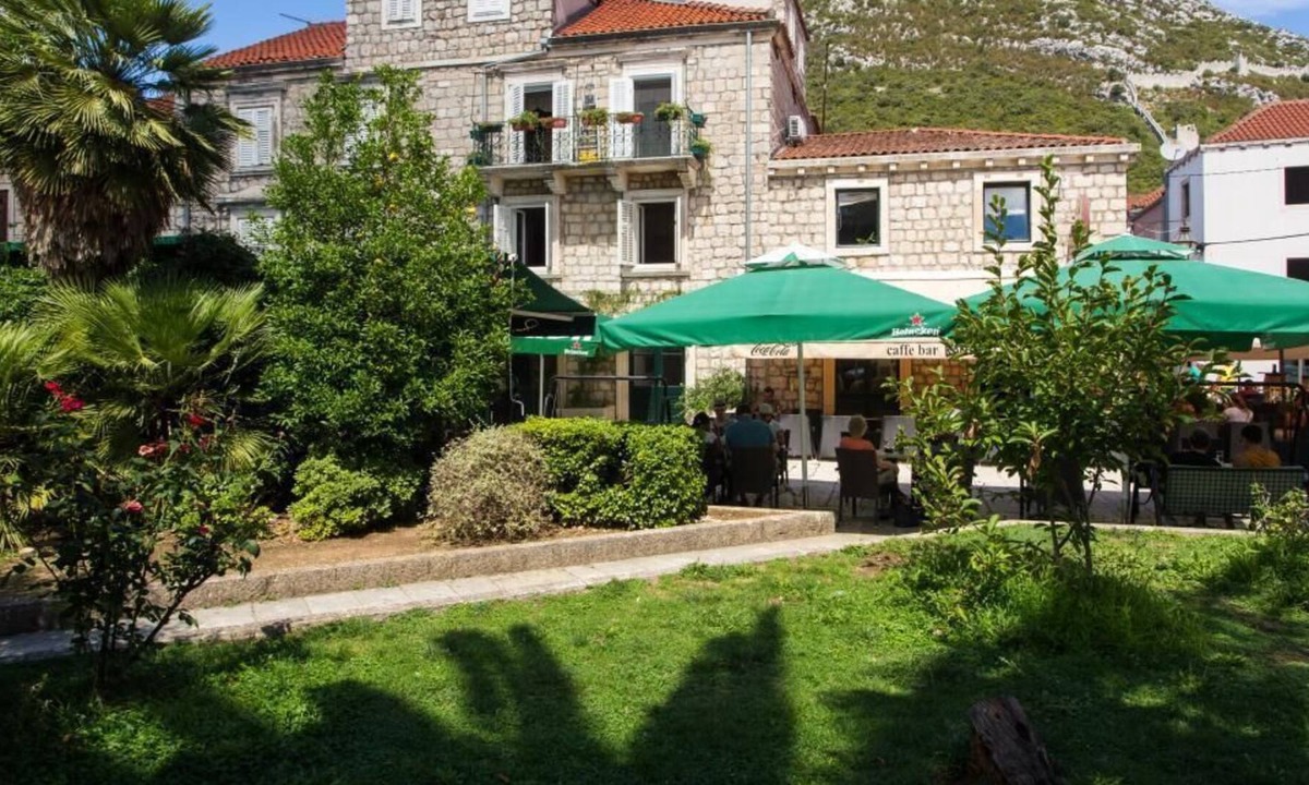 Kobas Apartment | Apartment Main Street - One Bedroom Apartment with City View