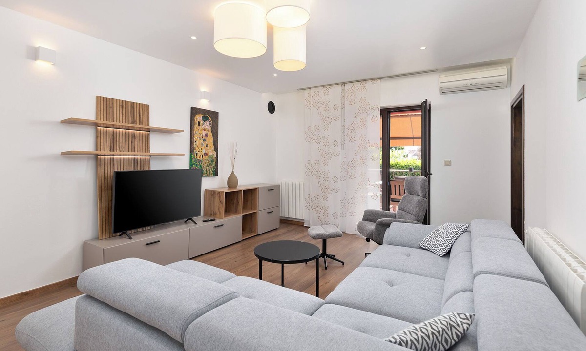 Spadici House | Apartment Mares Family 5+ 100m2 with parking and garden