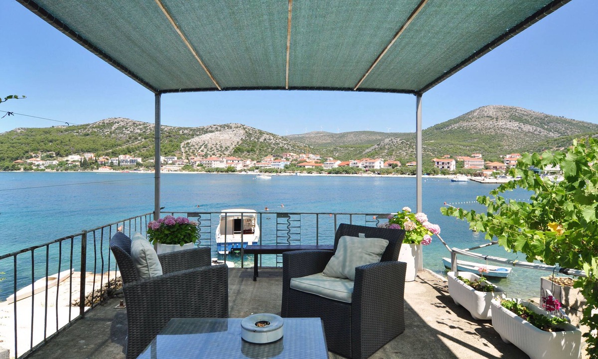 Seget Apartment | Apartment on the beach Zoranka