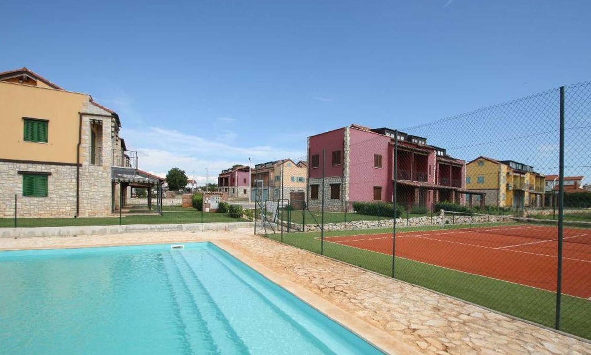 Gedici Apartment | Apartment Tia for 4 persons with shared Tennis court & Pool