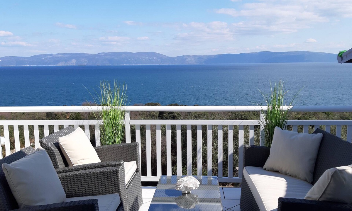 Ravni Apartment | APARTMENT WITH LARGE TERRACE AND MAGNIFICANT SEA VIEW, 300 m FROM THE BEACH +PS4