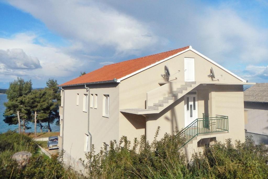 Tkon Apartment | Apartments by the sea Tkon, Pasman - 8454